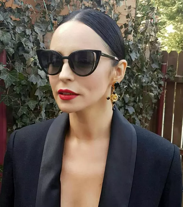 Andreea Marin, intr-o tinuta Cristina Savulescu, ochelari de soare Fendi, accesorii Dolce & Gabbana