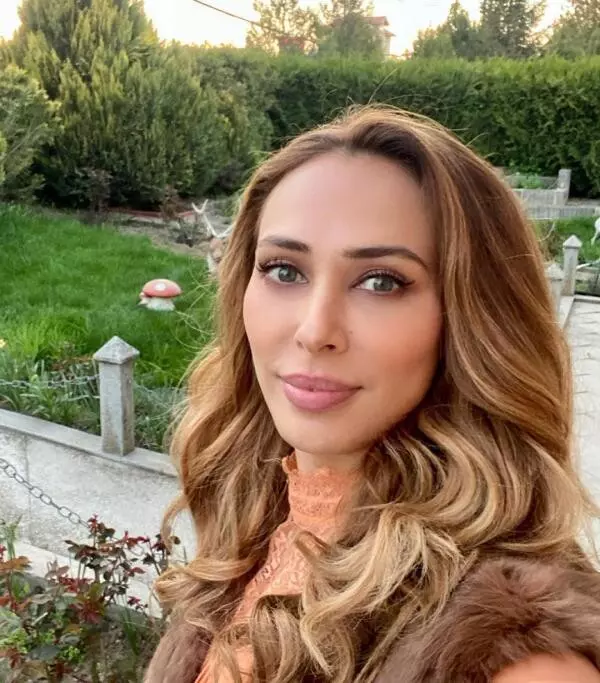 Iulia Vantur s-a mutat in India