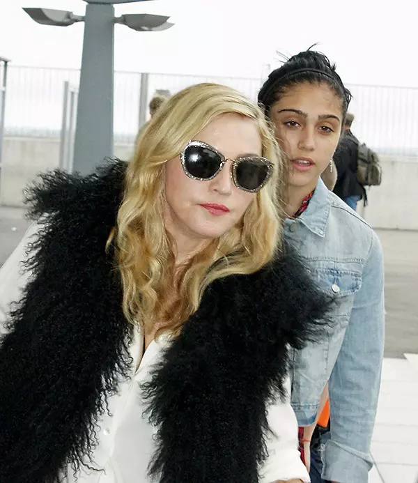 Madonna si Lourdes 