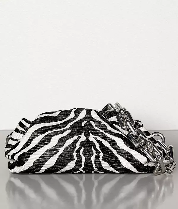 Geantă din piele, Bottega Veneta, 2.980 euro, www.bottegaveneta.com