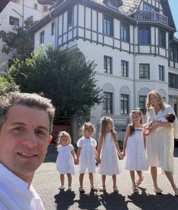 Laura Cosoi cu familia