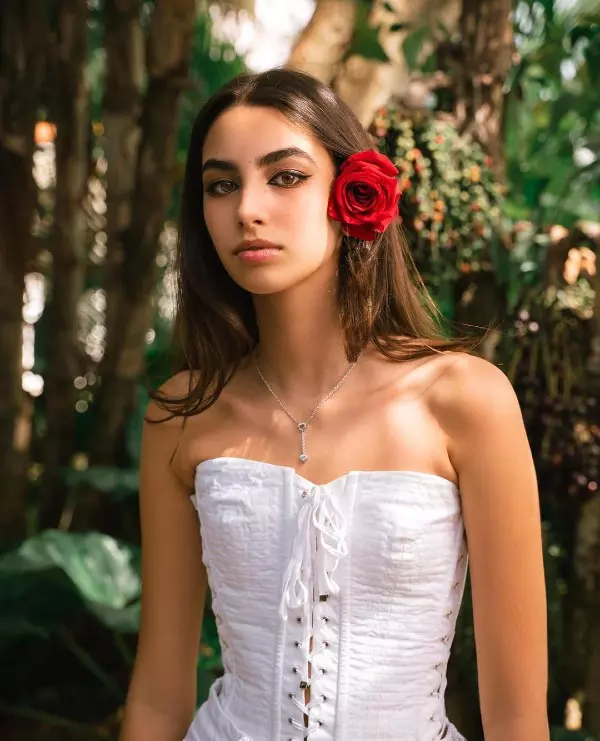 Cum arată Adriana Mutu, fiica lui Adrian Mutu. La cei 15 ani ai săi, tânăra e leită mamei sale, Consuelo (1)