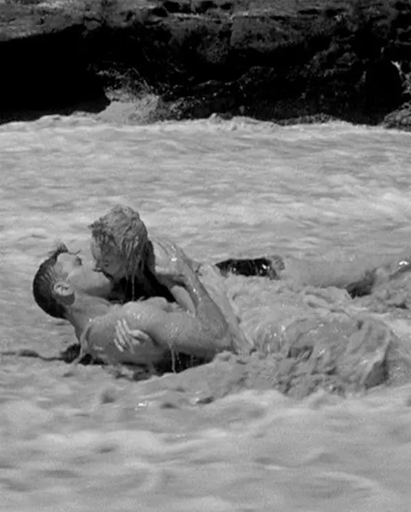 Sărutul din mare din filmul „From Here to Eternity”
