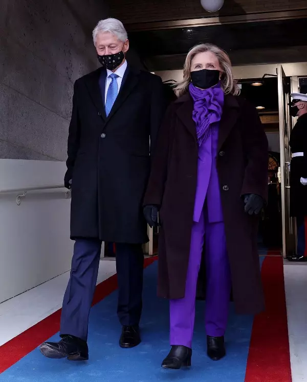 Bill Clinton și Hillary Clinton (în Ralph Lauren) la ceremonia de învestire