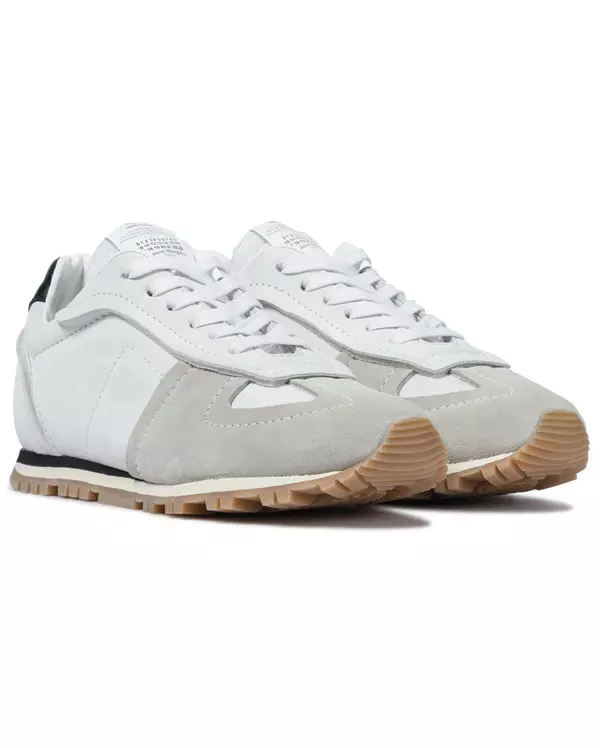Pantofi sport din piele, Maison Margiela, 450 euro, www.mytheresa.com