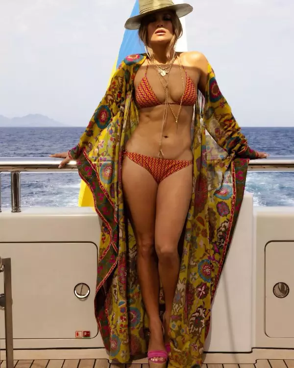Jennifer Lopez la bordul unui iaht, de ziua ei de naștere