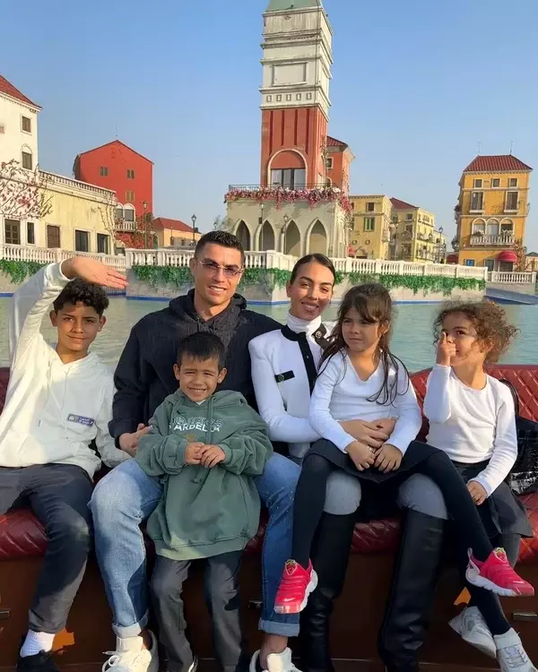 CRISTIANO RONALDO si georgina familie