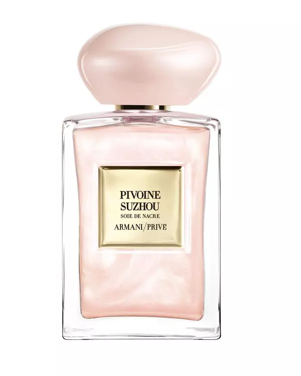 Pivoine Suzhou Soie de Nacre, din colecția Armani/Privé Les Eaux, Armani/Privé, 100 ml, 690 lei, disponibil în Armani Boutique din Băneasa Shopping City