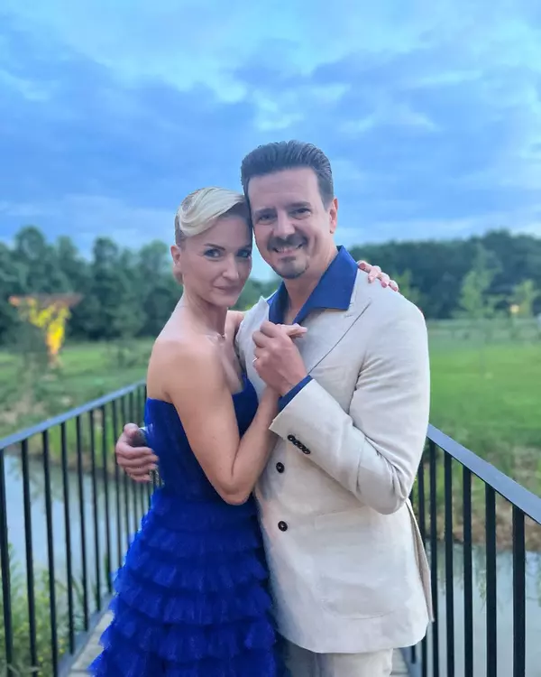 1. Elwira și Mihai Petre