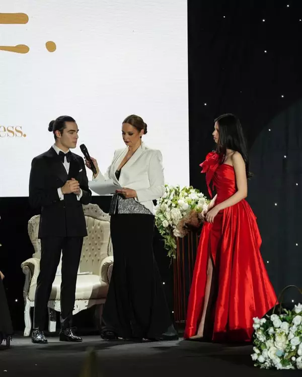 1. Andreea Marin, Radu Ștefan Bănică și Violeta Bănică