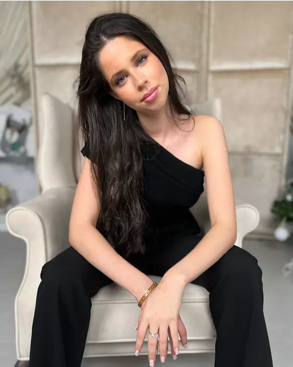 Violeta, fiica Andreei Marin și a lui Ștefan Bănică