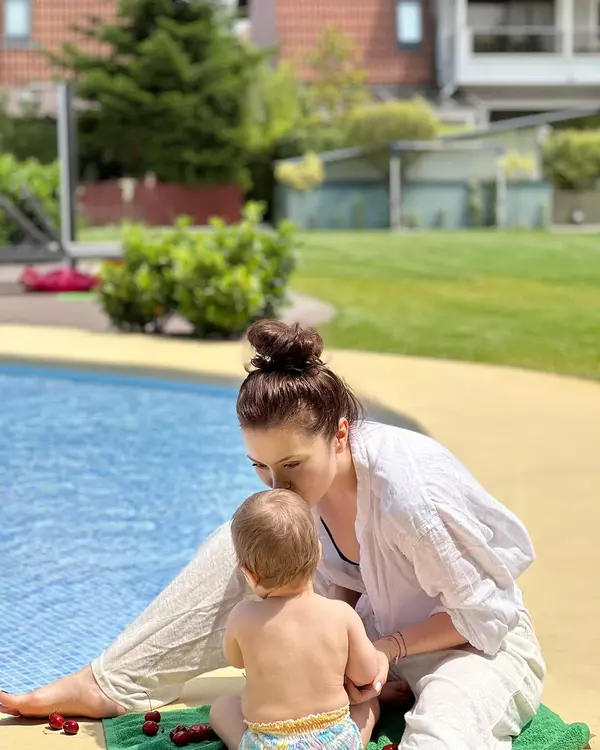 Anca Dumitra alături de fiul ei