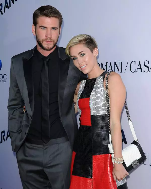 Miley Cyrus si Liam Hemsworth