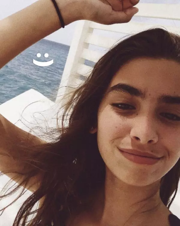 Cum arată Adriana Mutu, fiica lui Adrian Mutu. La cei 15 ani ai săi, tânăra e leită mamei sale, Consuelo (3)