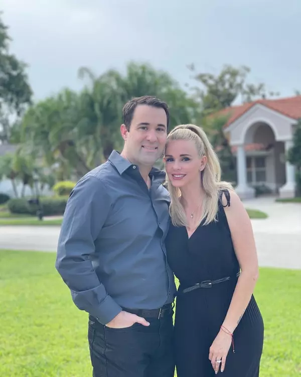 1. Catrinel Sandu și soțul ei