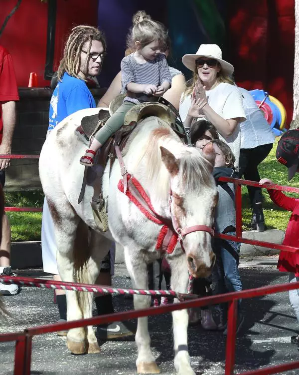 Drew Barrymore - La o ferma cu fetita ei