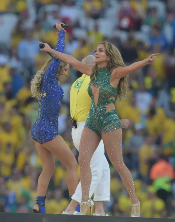 Pitbull, Jennifer Lopez si Claudia Leitte