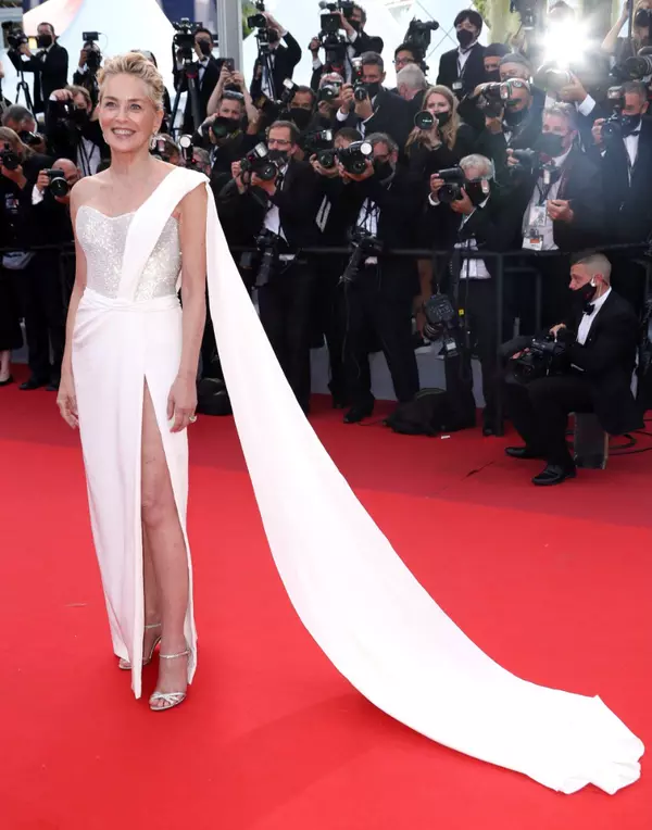 1. Sharon Stone în Dolce & Gabbana