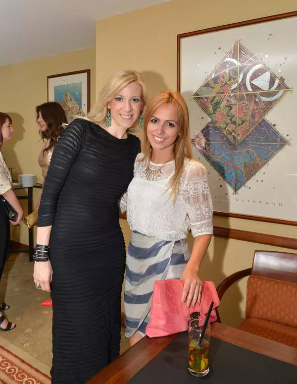 Sonia Argint Ionescu (ţinută Stephan Pelger)si Oana Popoiag (Viva!)