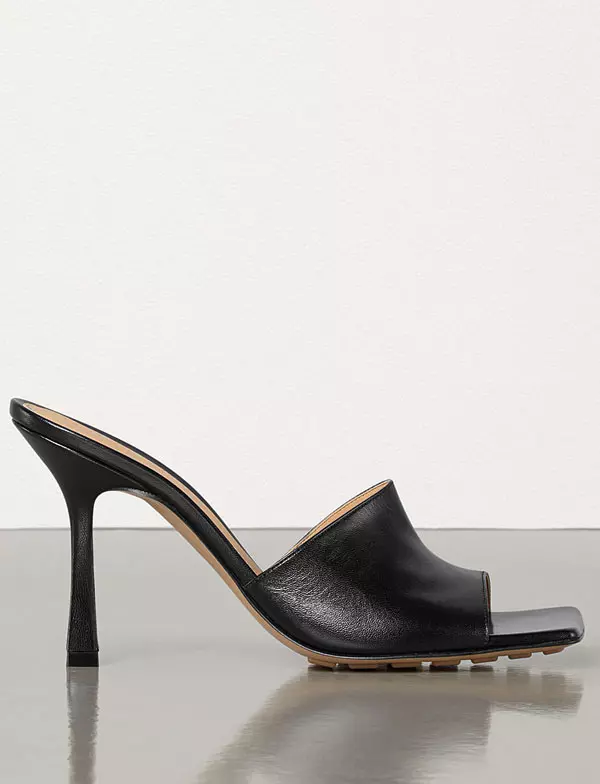 Sandale din piele, Bottega Veneta, 620 euro