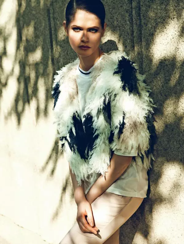 Top, 320 lei; pantaloni, 460 lei; jachetă, 1.690 lei; toate Stefanel.