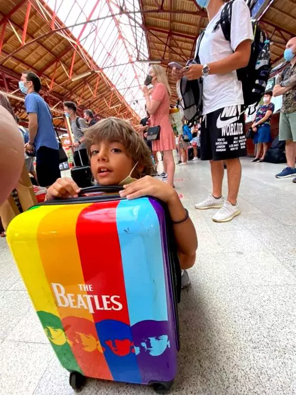 Imagini rare cu fiul adoptat al lui Horia Brenciu. Cum a fost fotografiat Toma (1)