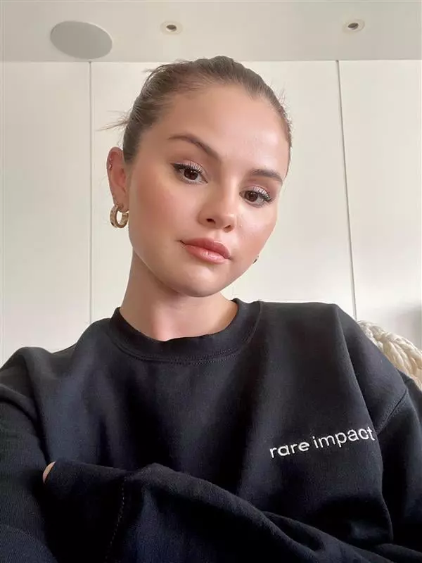 Selena Gomez spune că s-a îngrășat din cauza unor medicamente. Cum le-a răspuns celor care i-au criticat aspectul fizic