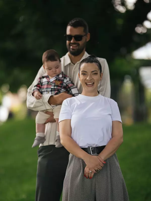 1. Anca Dinicu, partenerul ei și fiul lor