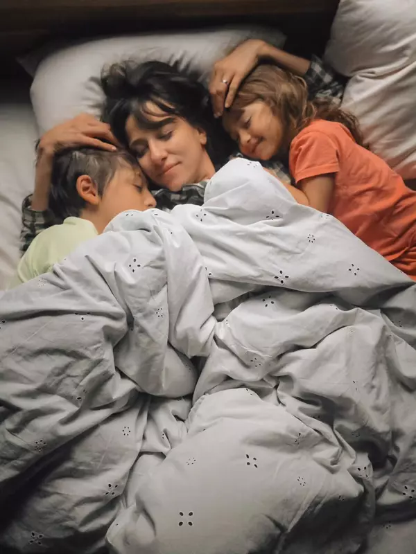 Dana Rogoz și cei doi copii