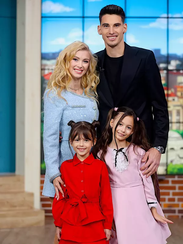 Andreea Bălan, fiicele ei și Victor Cornea