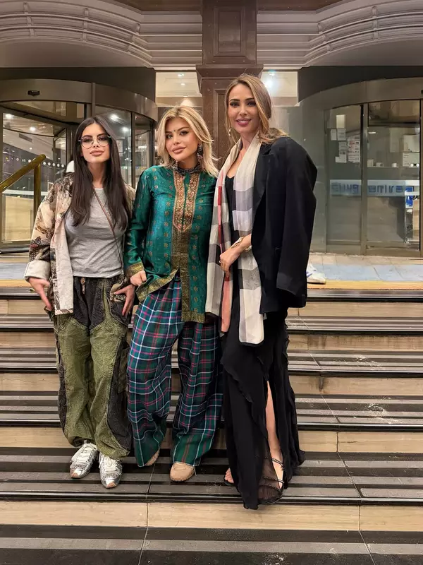 1. Loredana Groza, Elena Boncea și Iulia Vântur