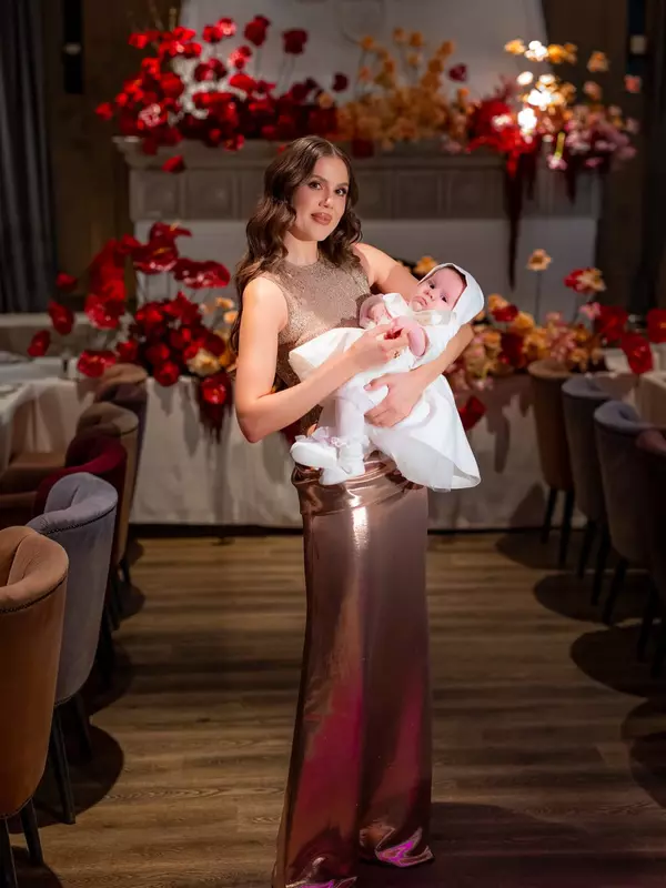 1. Emily Burghelea și-a botezat fiica