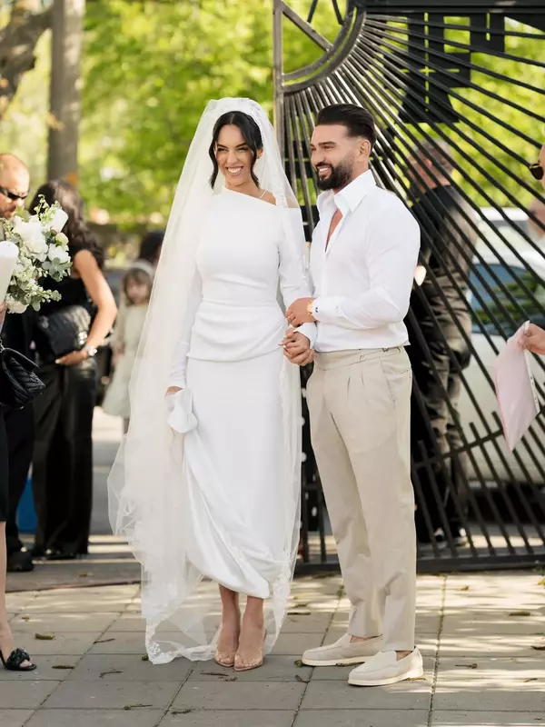 1. Dorian Popa și partenera lui, Andreea, s-au căsătorit religios