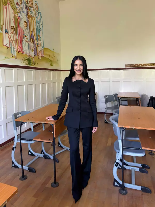 Adelina Pestrițu la școală (1)
