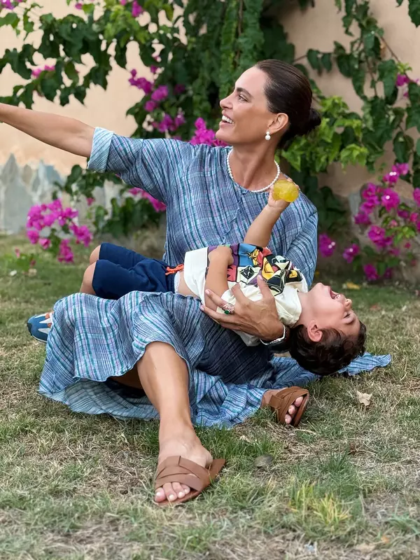 1. Catrinel Menghia și fiul ei