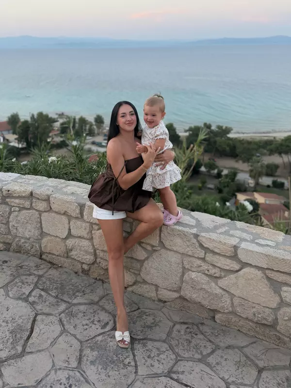 1. Larisa Iordache și fiica ei