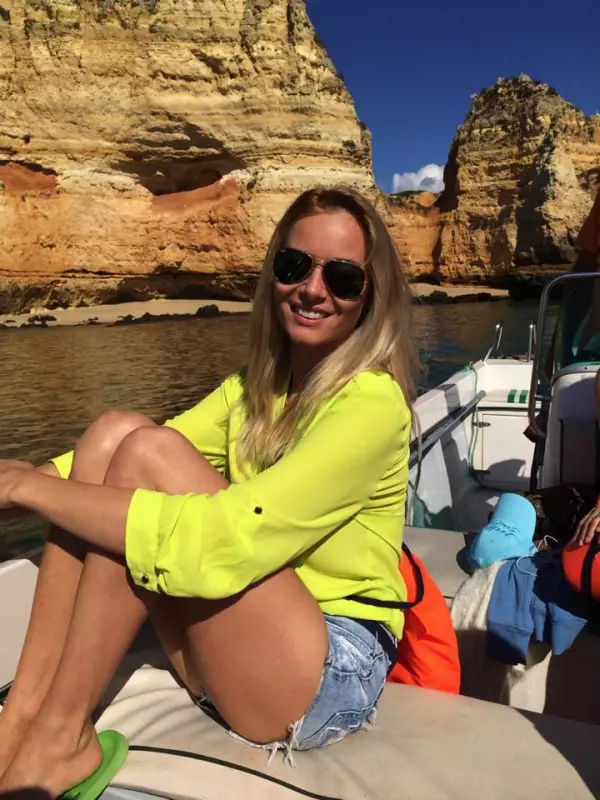 Laura Cosoi in Portugalia