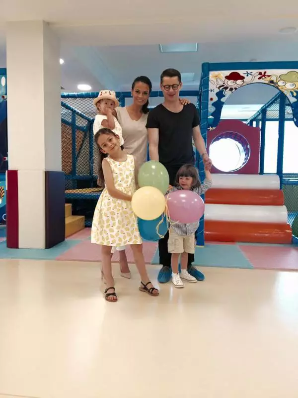 Anca Serea si familia - "La multi ani, fiinte adorate! 1Iunie si toata viata cu voi!!!!"