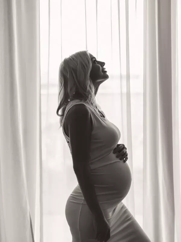 Jojo, însărcinată cu Zora, a pozat pentru VIVA! cu puțin înainte de a naște (octombrie, 2016)