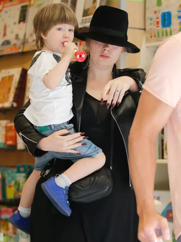 Adele, alături de fiul ei, Angelo