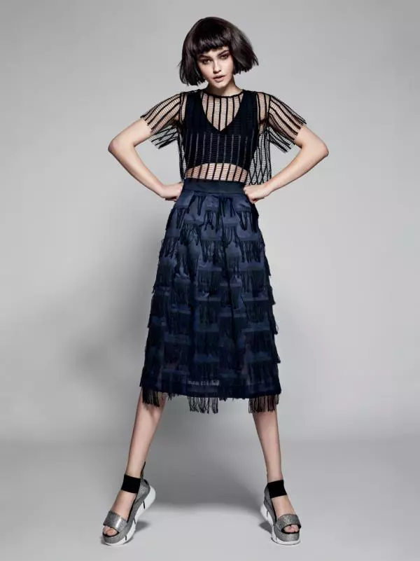 Bustieră Guess, 450 lei; top Andra Andreescu, 500 lei; fustă Max&Co, 1.249 lei.