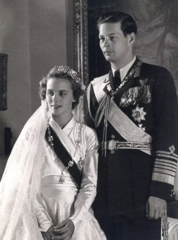 Regina Ana purtând „Key Tiara“ pe 10 iulie 1948, cu ocazia căsătoriei cu Regele Mihai I