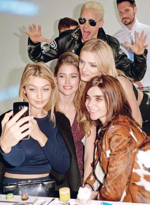 Gigi Hadid, Doutzen Kroes, Lily Donaldson, Jared Leto și Carine Roitfeld