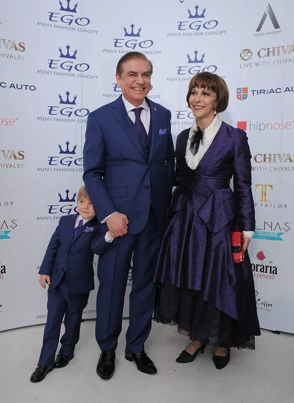 Printul Paul si Carol Ferdinand ( vestimentatii EGO), alaturi de Printesa Lia