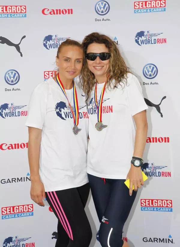 Adina Halas si Carmen Bruma