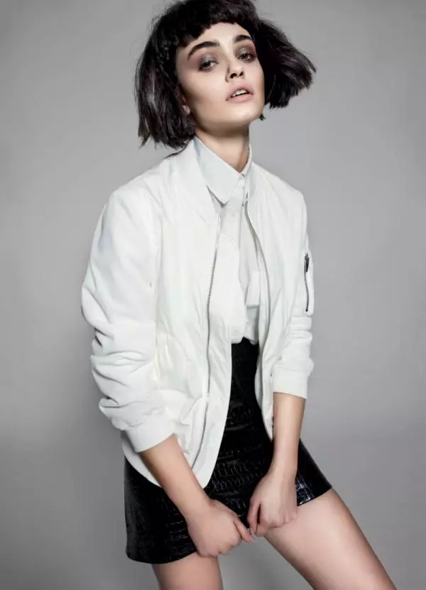 Cămașă Massimo Dutti, 229 lei; jachetă Zara Man, 299,90 lei; fustă Manokhi, 1.500 lei.