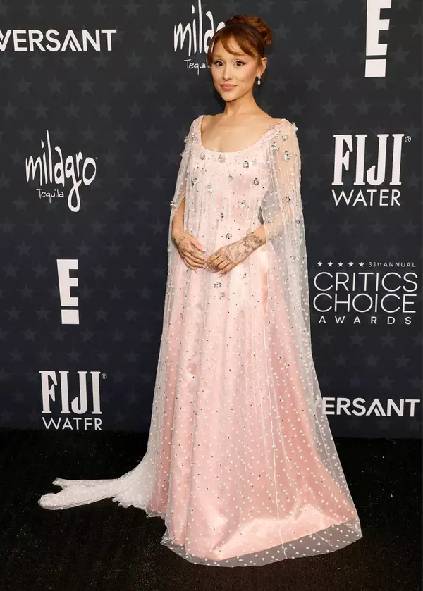 Ariana Grande, ținută Alberta Ferretti