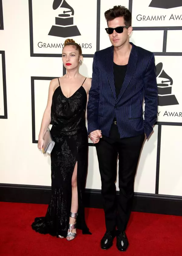 Mark Ronson si Josephine de la Baume