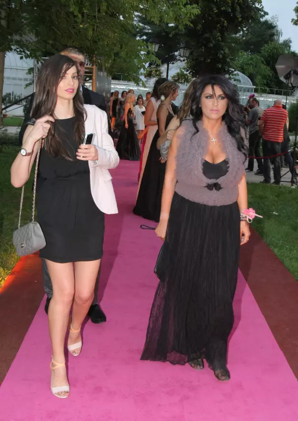 Roxana Nitu ( Puro Beach si Rodica Barbu ( Danza Boutique)