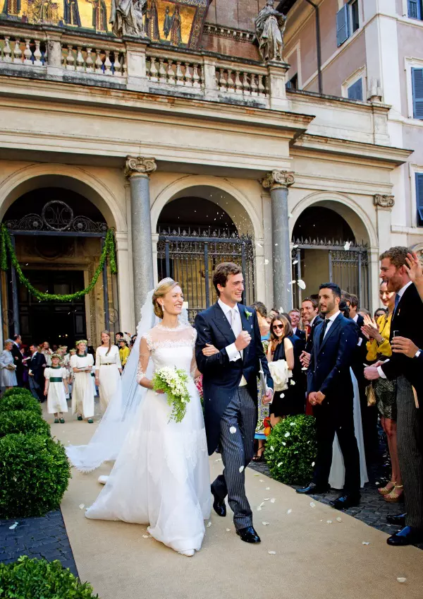 Prințul Amedeo și Elisabetta Rosboch von Wolkenstein ies din biserică